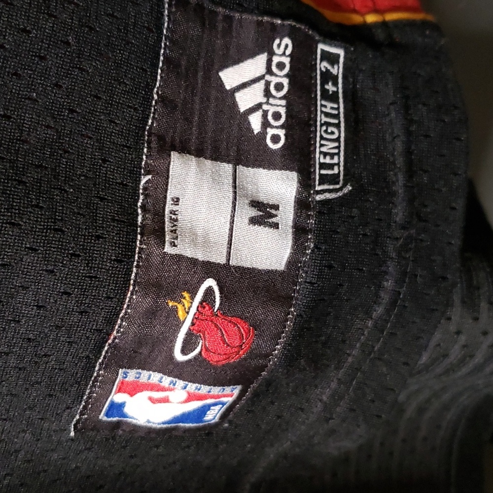 HEAT Black Basketball Jersey Dwayne Wade Miami Heat NBA #3 - Picture 8 of 9